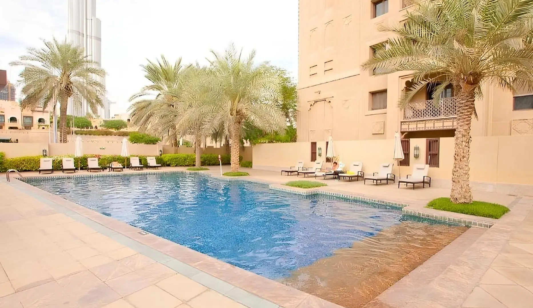 Luxury 1-Bedroom Apartment, 5 Min To Dubai Mall Apartment