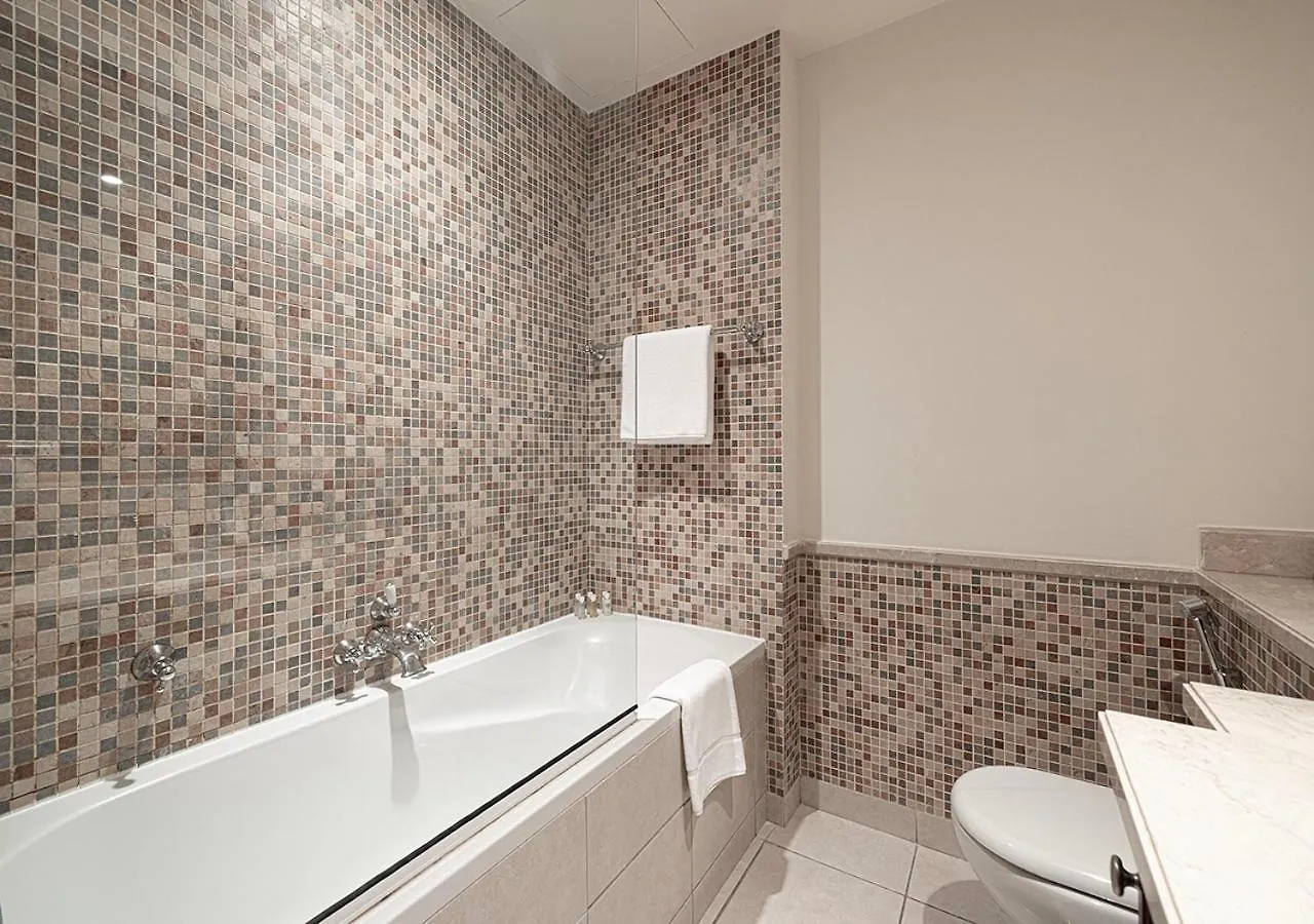 Luxury 1-Bedroom Apartment, 5 Min To Dubai Mall Apartment